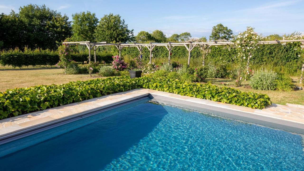 Au Manoir Des Loges Bed and Breakfast Quettreville-sur-Sienne Exteriör bild
