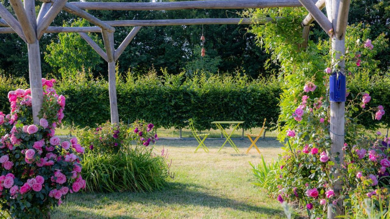 Au Manoir Des Loges Bed and Breakfast Quettreville-sur-Sienne Exteriör bild