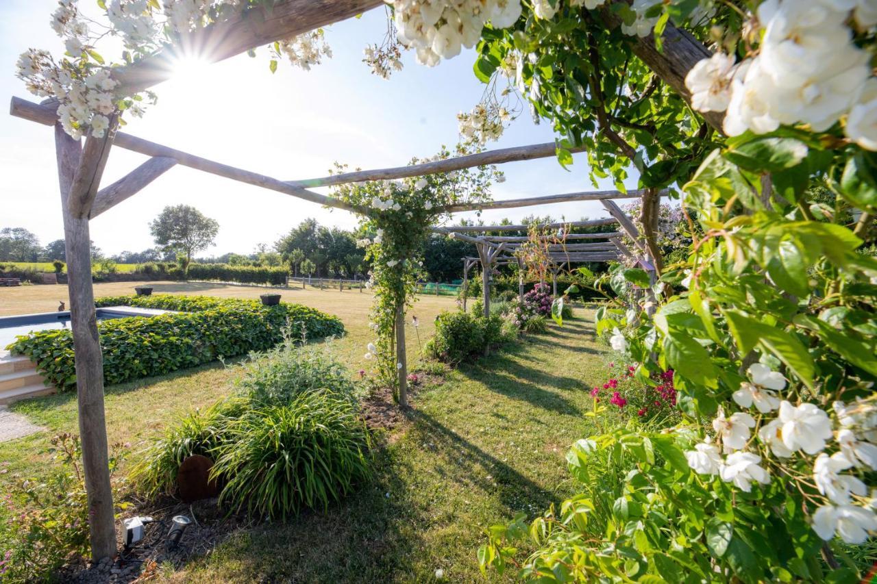 Au Manoir Des Loges Bed and Breakfast Quettreville-sur-Sienne Exteriör bild